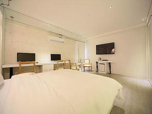سيول Sinchon Hotel Gaeul المظهر الخارجي الصورة